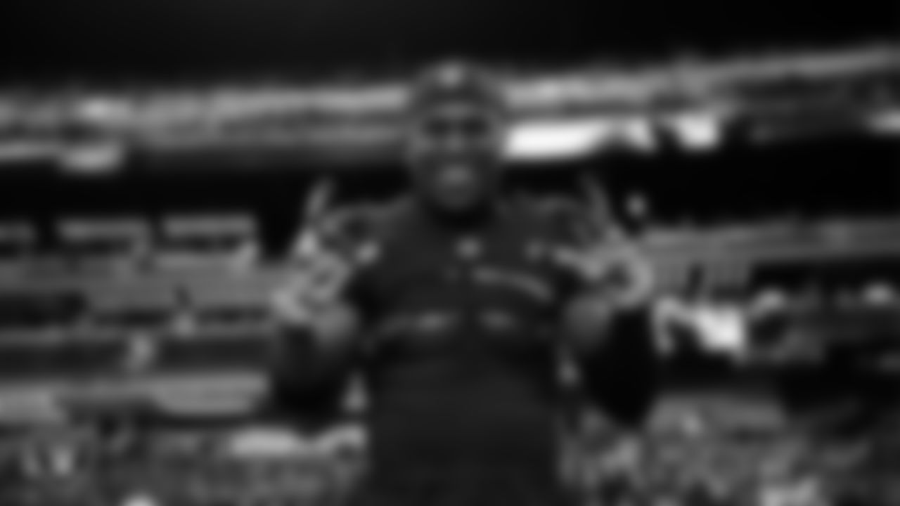 Las Vegas Raiders cornerback Darnay Holmes (30) warming up before the regular season home game against the New York Giants at Allegiant Stadium.