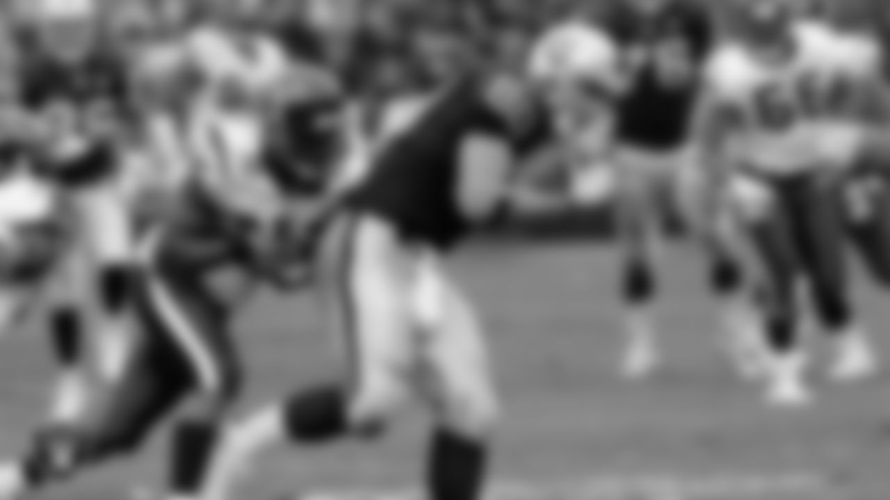 Oakland Raiders tight end Zach Miller (80) during the regular season home game against the Houston Texans at Oakland-Alameda County Coliseum, Sunday, December 21, 2008, in Oakland, Calif.