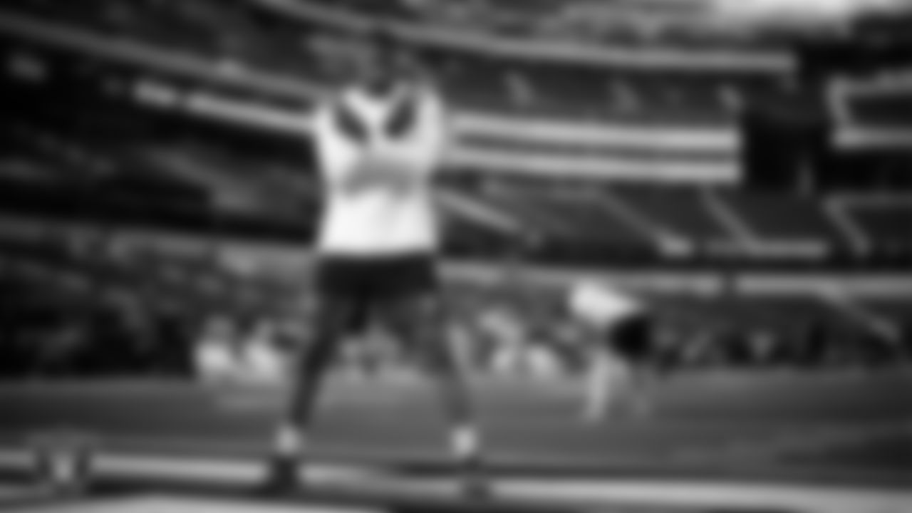 Las Vegas Raiders defensive end Charles Snowden (49) warming up before the regular season away game against the Los Angeles Chargers at SoFi Stadium.