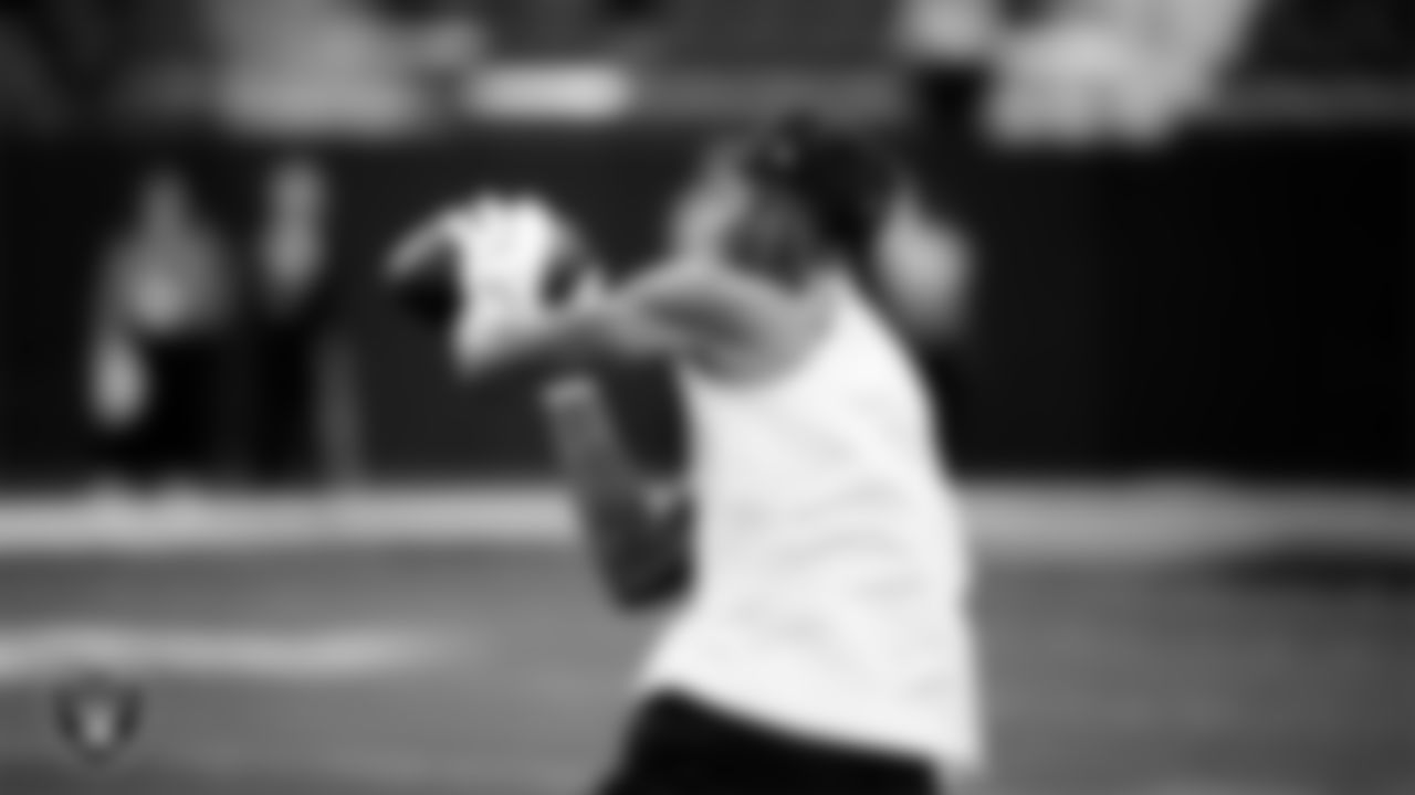 Las Vegas Raiders wide receiver Dont'e Thornton Jr. (10) warming up before the regular season home game against the Cleveland Browns at Allegiant Stadium.