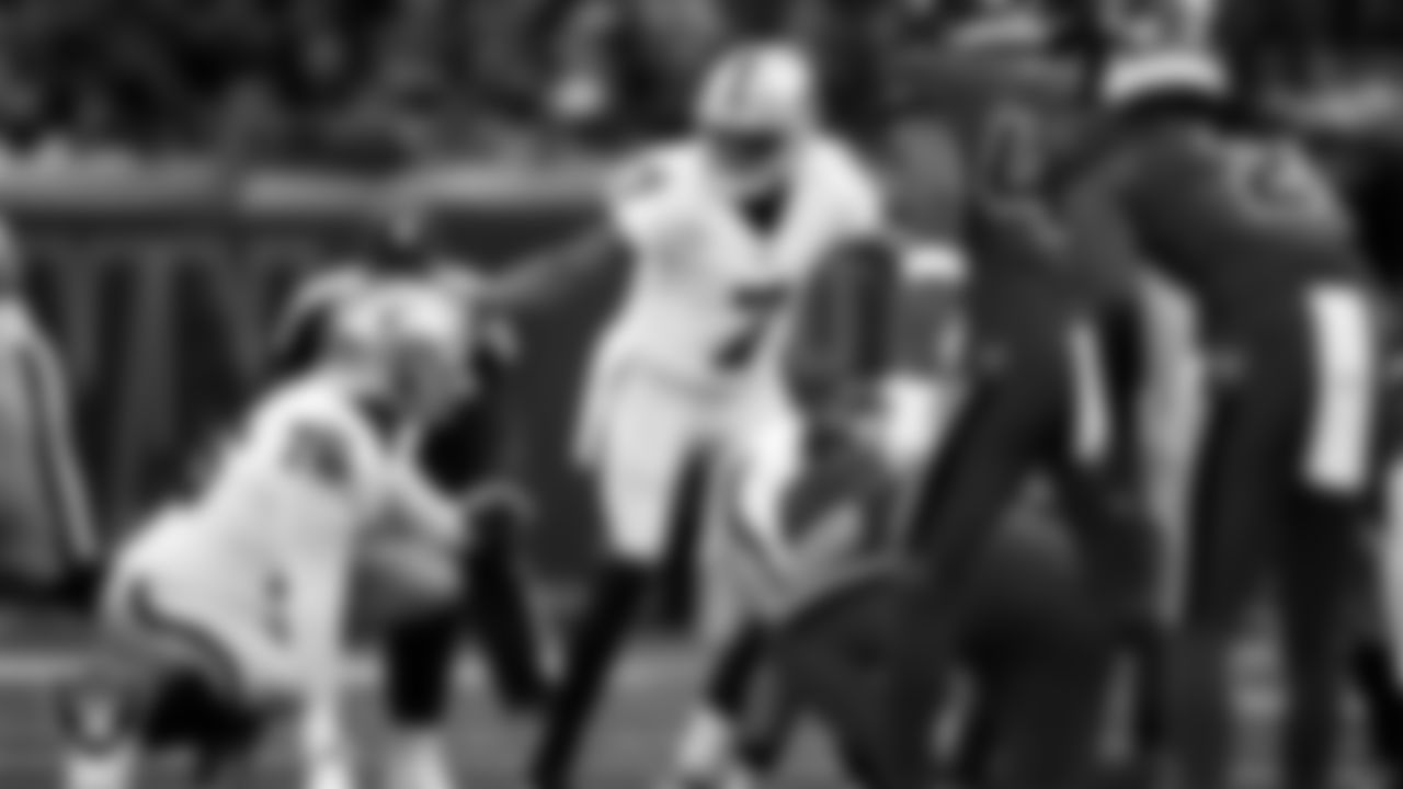 Las Vegas Raiders quarterback Geno Smith (7) lines up before the snap during the regular season away game against the Houston Texans at NRG Stadium.