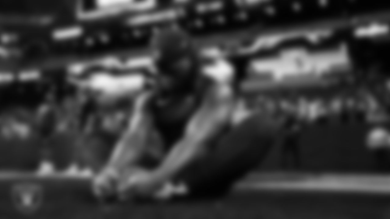 Las Vegas Raiders running back Ashton Jeanty (2) warming up before the regular season home game against the Dallas Cowboys at Allegiant Stadium.