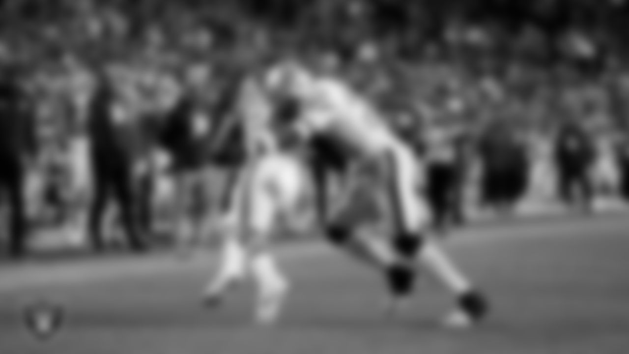 Las Vegas Raiders linebacker Jamal Adams (33) during the regular season away game against the Denver Broncos at Empower Field at Mile High.