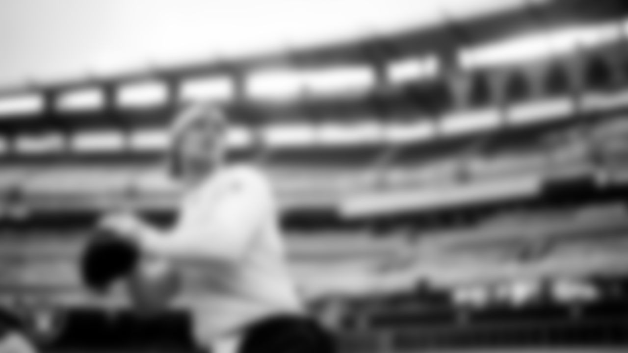 Las Vegas Raiders quarterback Kenny Pickett (15) warming up before the regular season away game against the Philadelphia Eagles at Lincoln Financial Field.