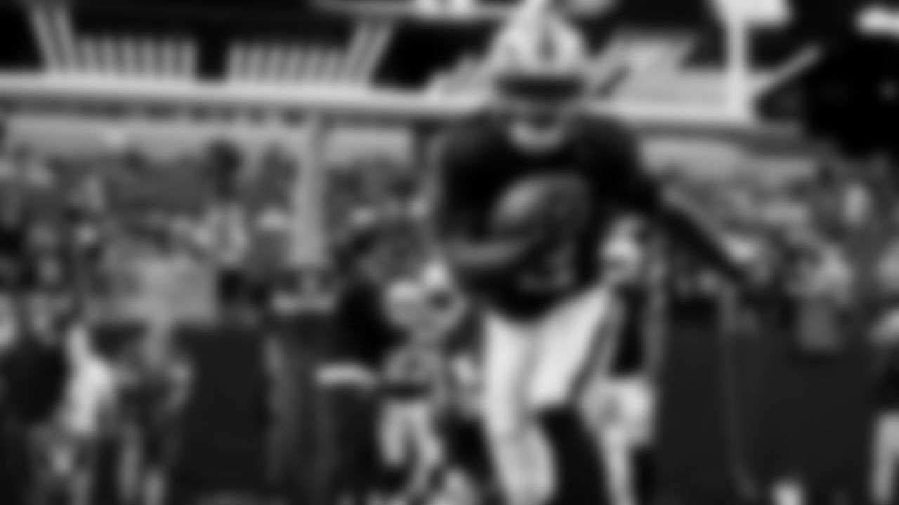 Las Vegas Raiders running back Ashton Jeanty (2) warming up before the regular season home game against the Jacksonville Jaguars at Allegiant Stadium.