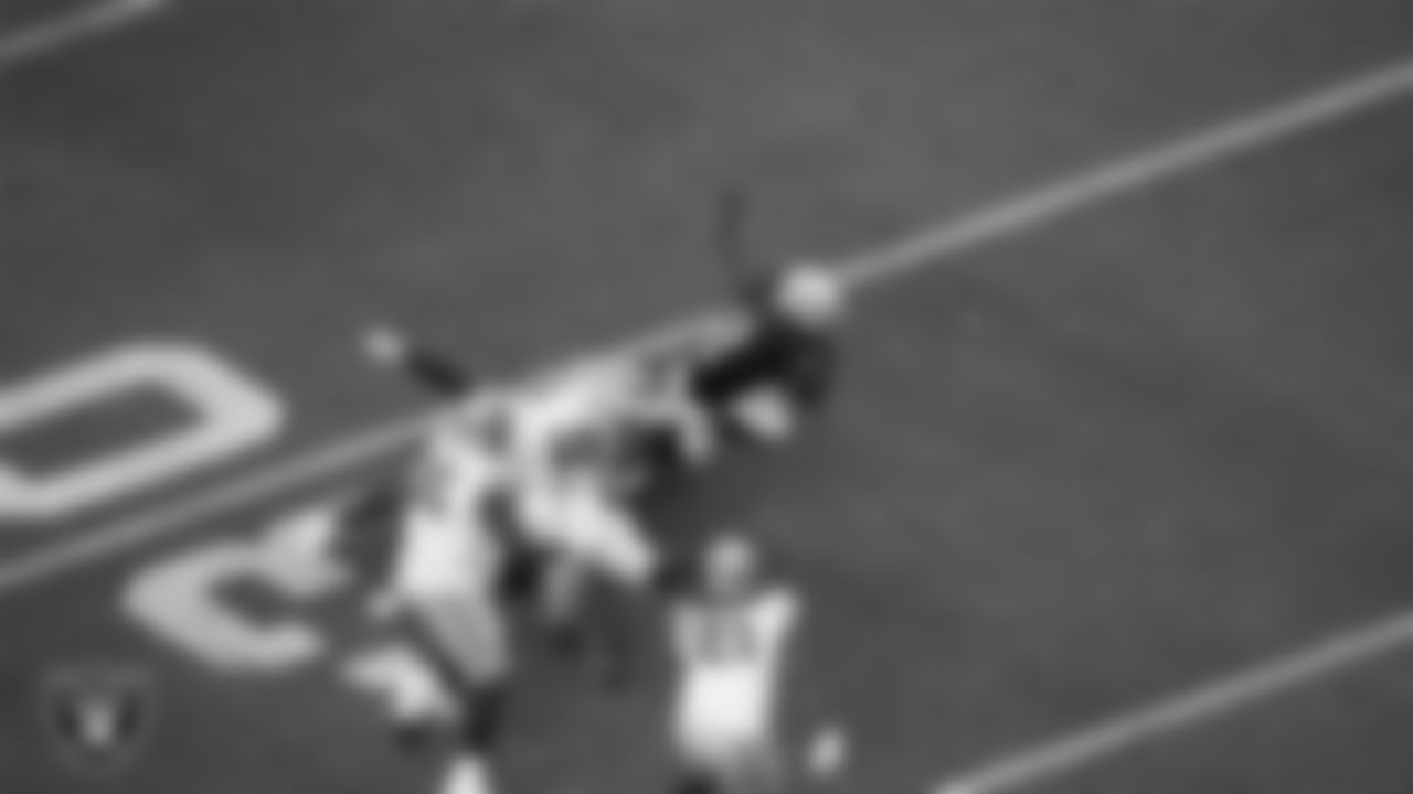 Las Vegas Raiders running back Ashton Jeanty (2) rushes during the preseason home game against the San Francisco 49ers at Allegiant Stadium.