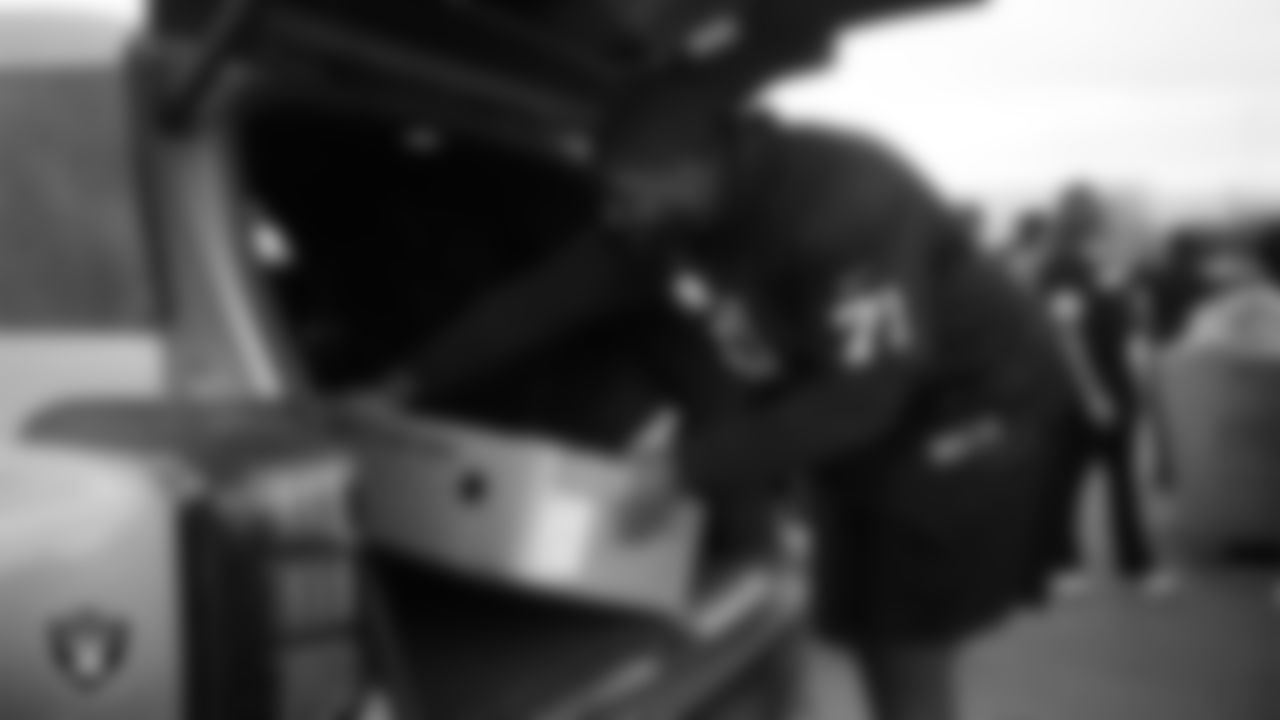 Las Vegas Raiders tackle DJ Glaze (71) helps distribute Thanksgiving meals to families during Turkey Time with the O-Line at Allegiant Stadium.