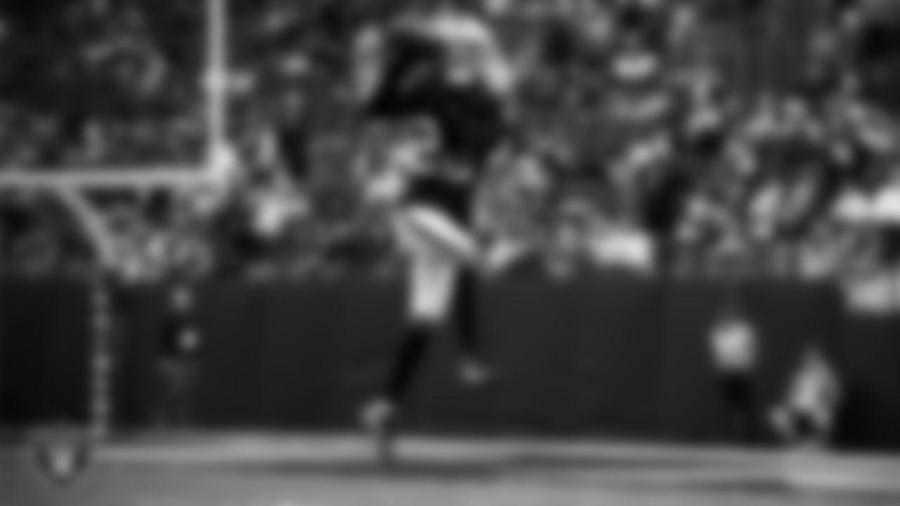 Las Vegas Raiders cornerback Eric Stokes (22) warming up before the regular season home game against the Kansas City Chiefs at Allegiant Stadium.