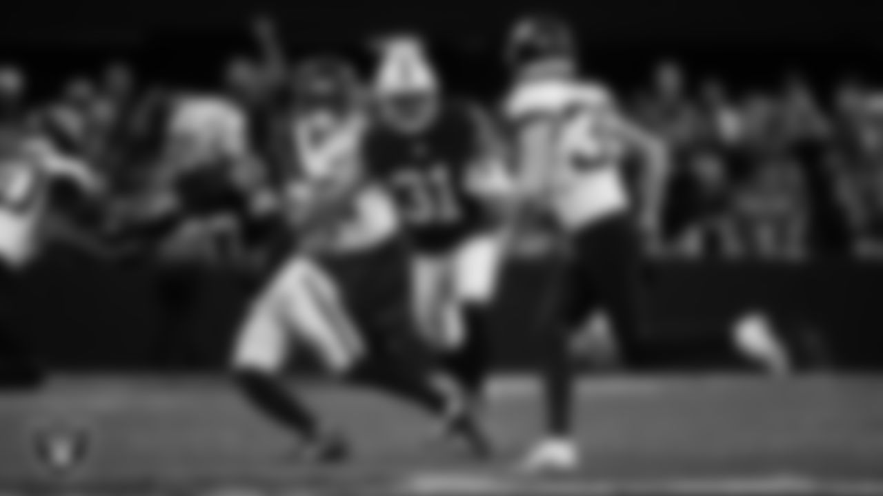 Las Vegas Raiders running back Raheem Mostert (31) returns a kickoff during the regular season home game against the Jacksonville Jaguars at Allegiant Stadium.