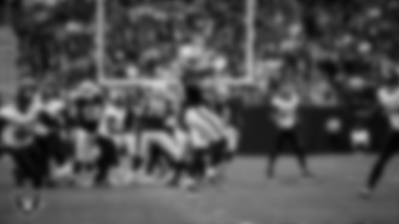 Las Vegas Raiders tight end Brock Bowers (89) makes a catch during the regular season home game against the Jacksonville Jaguars at Allegiant Stadium.