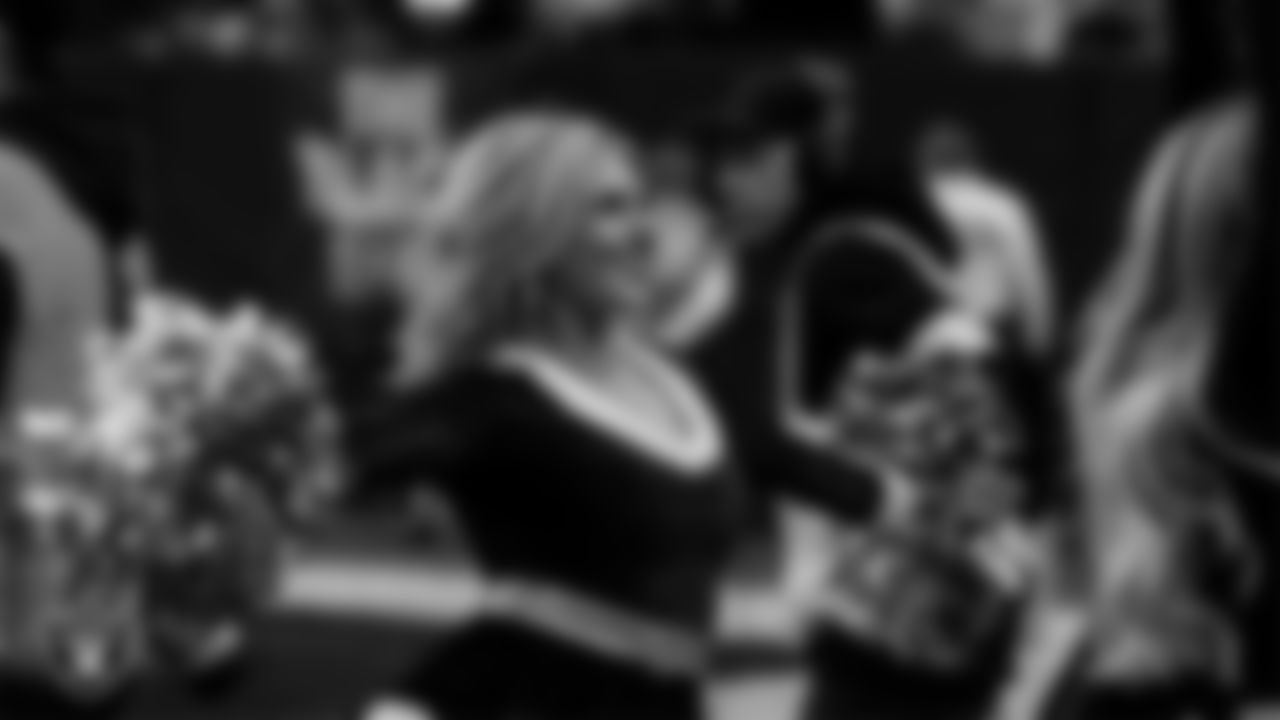 Raiderette Isabella on the sidelines during the regular season home game against the New York Giants at Allegiant Stadium.