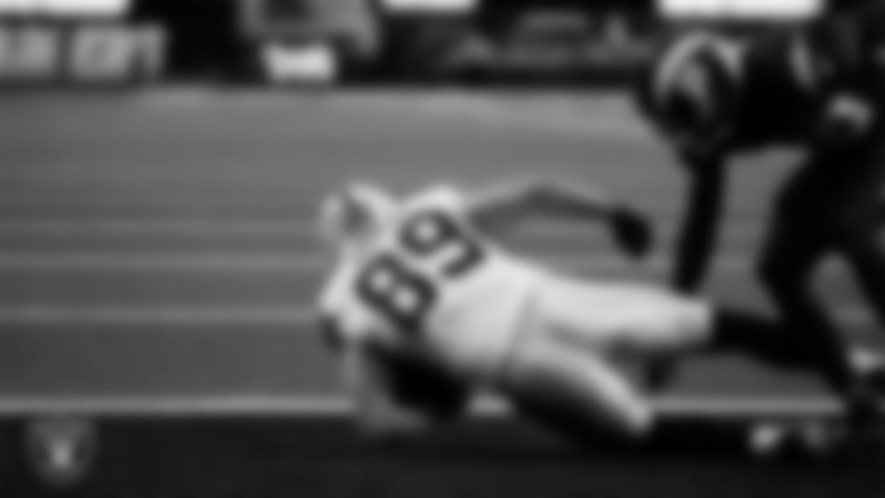 Las Vegas Raiders tight end Brock Bowers (89) makes a 6-yard touchdown catch during the regular season away game against the Los Angeles Chargers at SoFi Stadium.