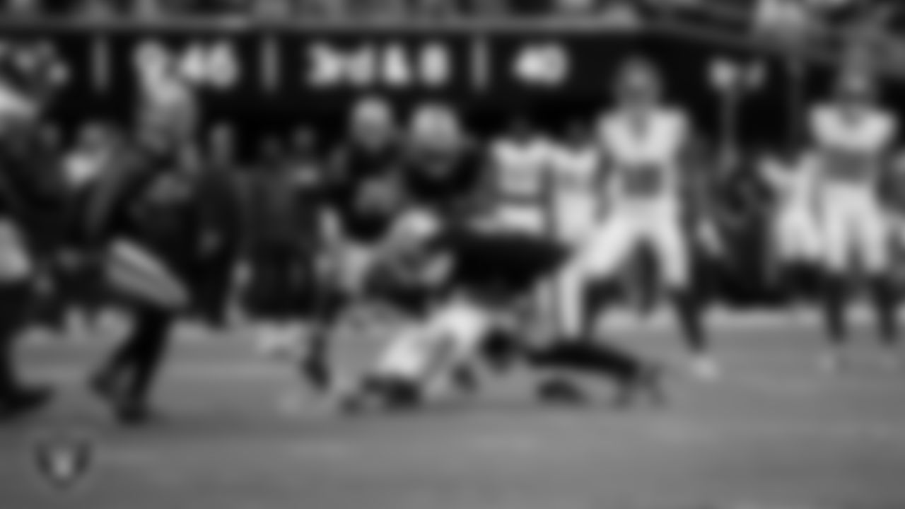 Las Vegas Raiders linebacker Robert Spillane (41) during the regular season home game against the New York Giants at Allegiant Stadium.