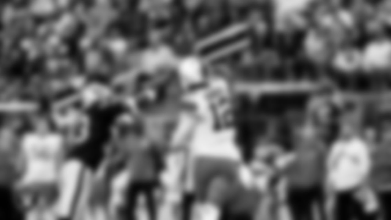 Las Vegas Raiders linebacker Jamal Adams (33) during the regular season home game against the Cleveland Browns at Allegiant Stadium.