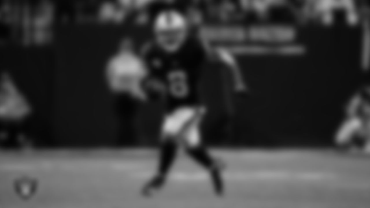 Las Vegas Raiders running back Josh Jacobs (8) during the regular season home game against the New York Jets at Allegiant Stadium.