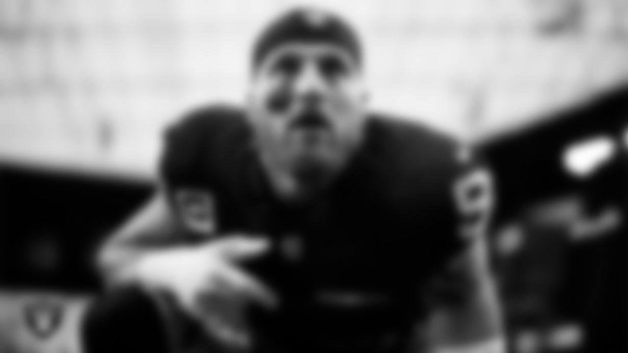 Las Vegas Raiders defensive end Maxx Crosby (98) warming up before the regular season home game against the Jacksonville Jaguars at Allegiant Stadium.