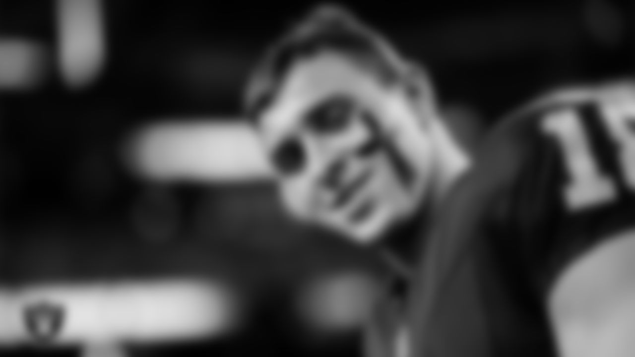 Las Vegas Raiders wide receiver Jack Bech (18) warming up before the regular season home game against the Dallas Cowboys at Allegiant Stadium.