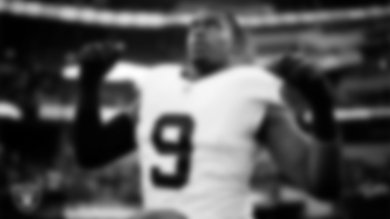 Las Vegas Raiders defensive end Tyree Wilson (9) warming up before the regular season away game against the Los Angeles Chargers at SoFi Stadium.