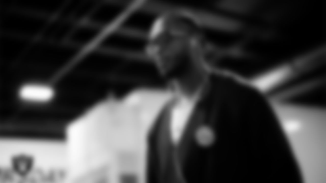 Las Vegas Raiders quarterback Geno Smith (7) arrives to the regular season away game against the Denver Broncos at Empower Field at Mile High.