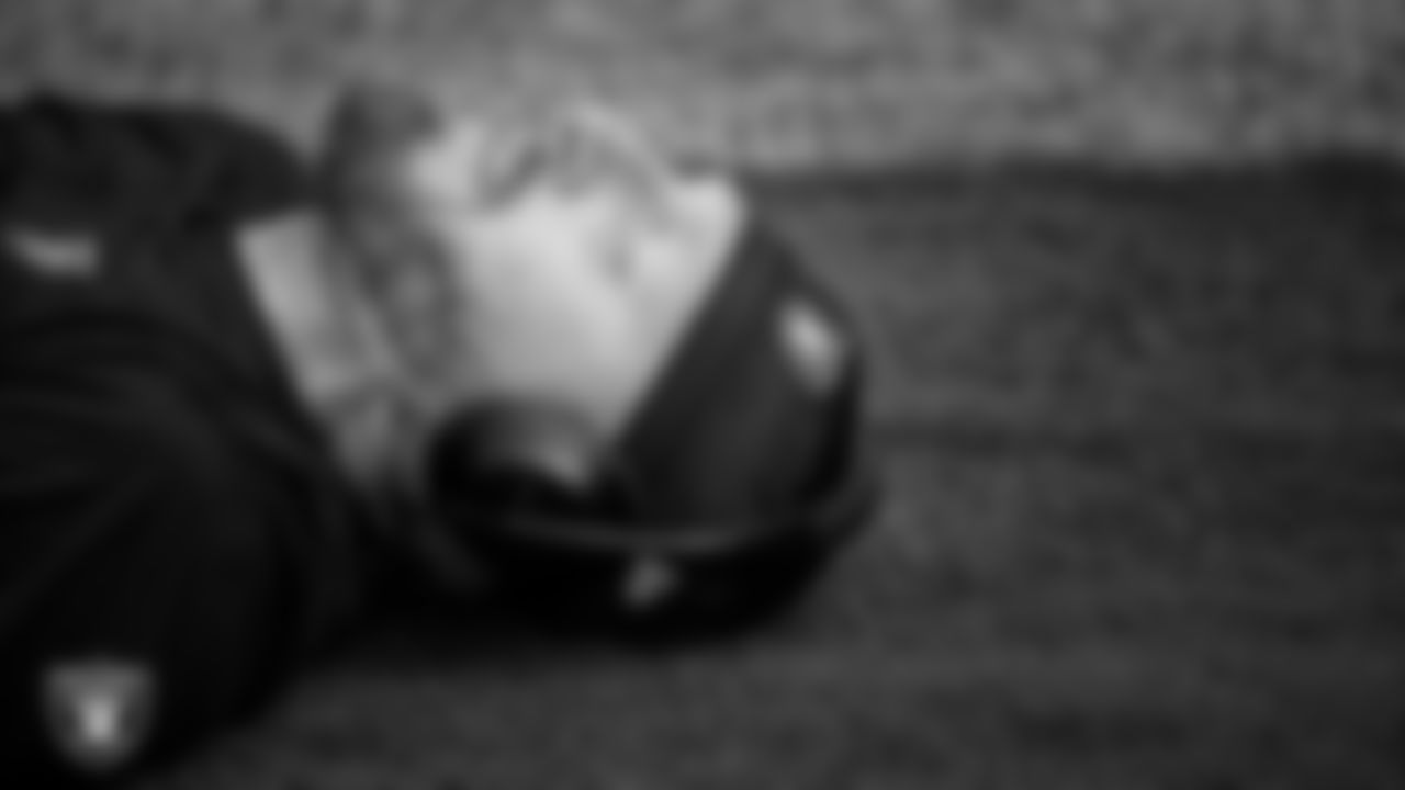 Las Vegas Raiders defensive end Maxx Crosby (98) warming up before the regular season away game against the Washington Commanders at Northwest Stadium.