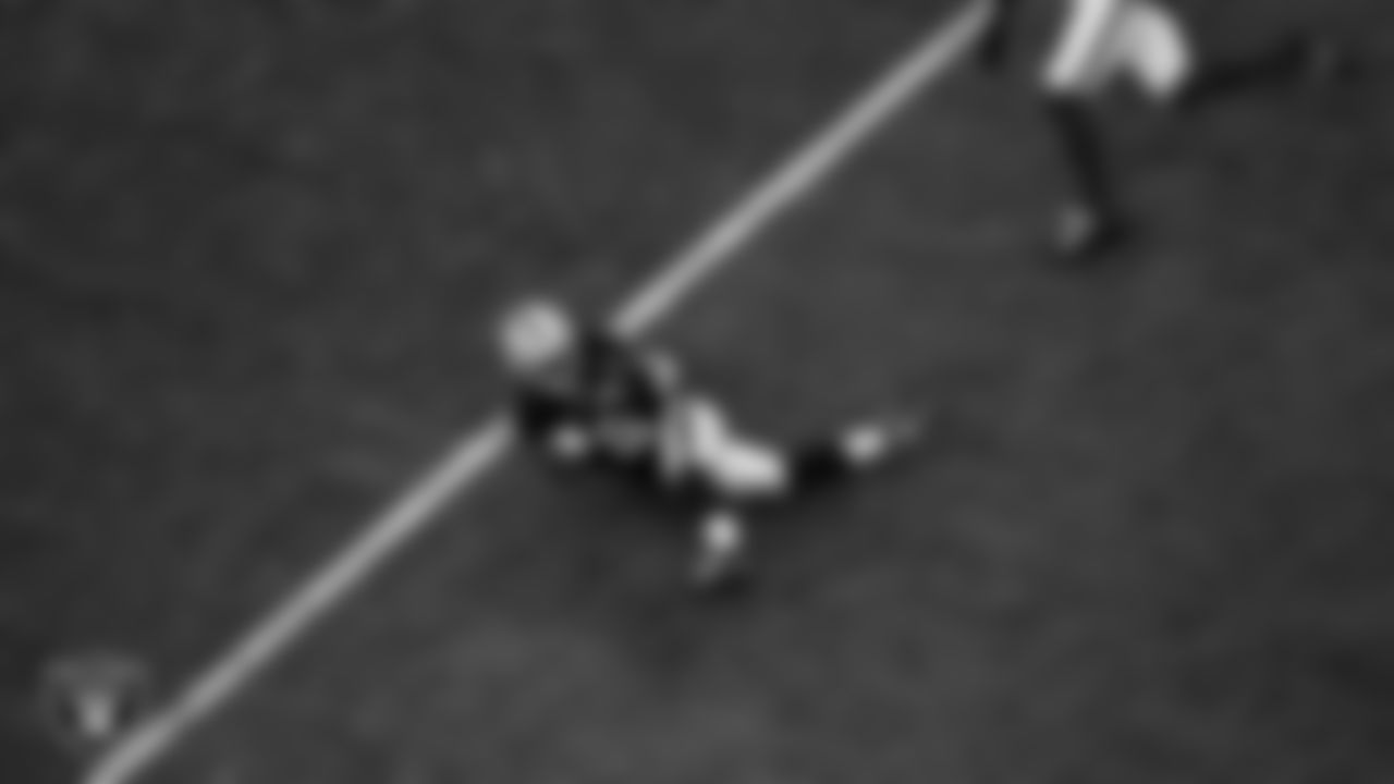 Las Vegas Raiders running back Ashton Jeanty (2) during the regular season home game against the New York Giants at Allegiant Stadium.