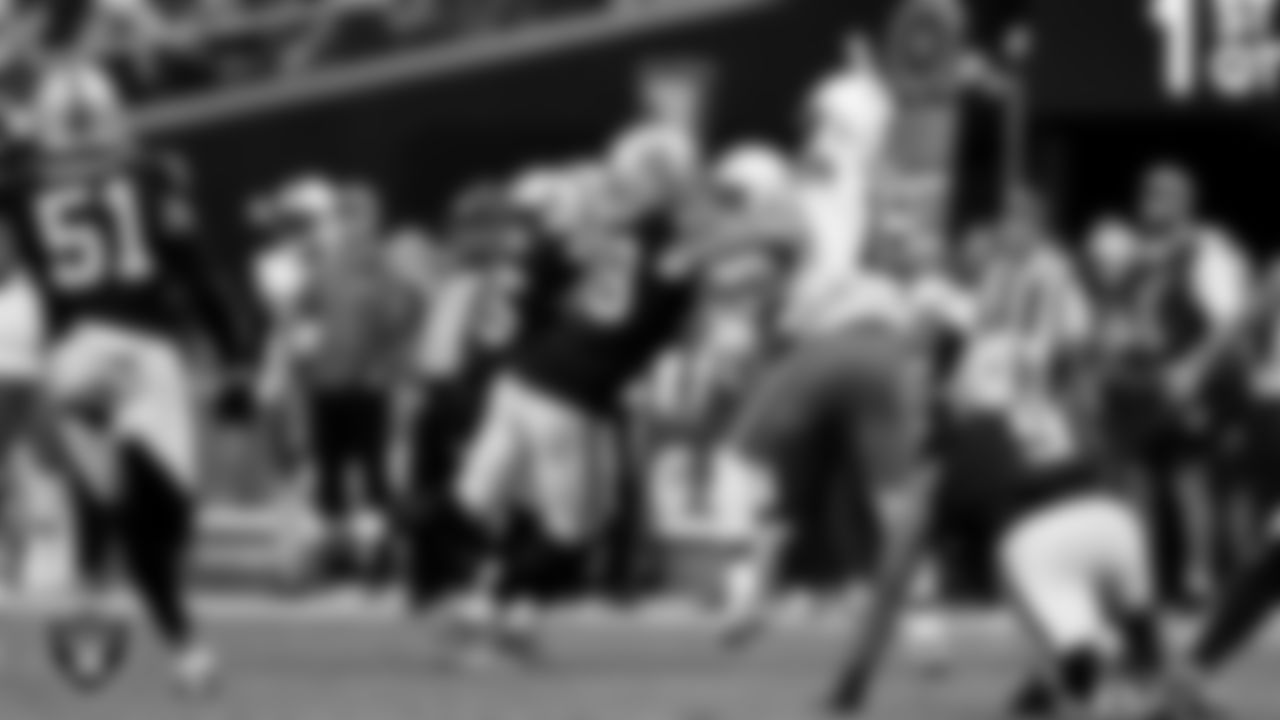 Las Vegas Raiders defensive end Maxx Crosby (98) during the regular season home game against the Cleveland Browns at Allegiant Stadium.