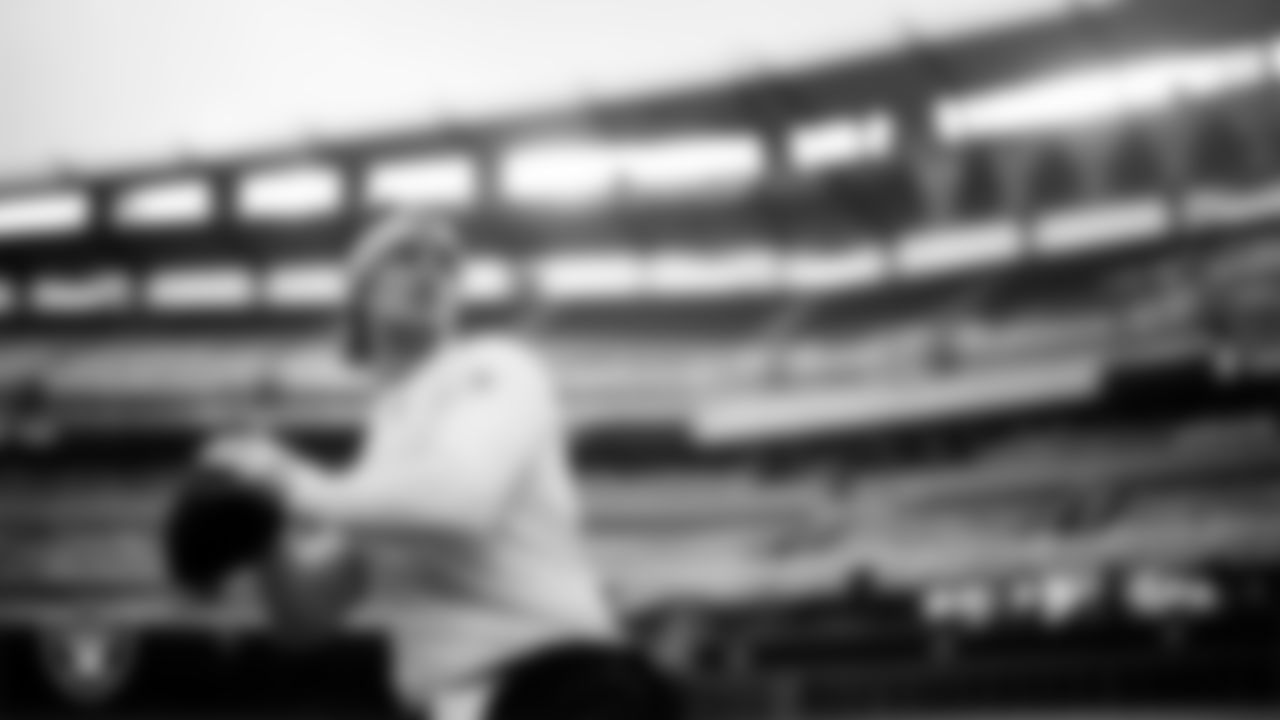 Las Vegas Raiders quarterback Kenny Pickett (15) warming up before the regular season away game against the Philadelphia Eagles at Lincoln Financial Field.
