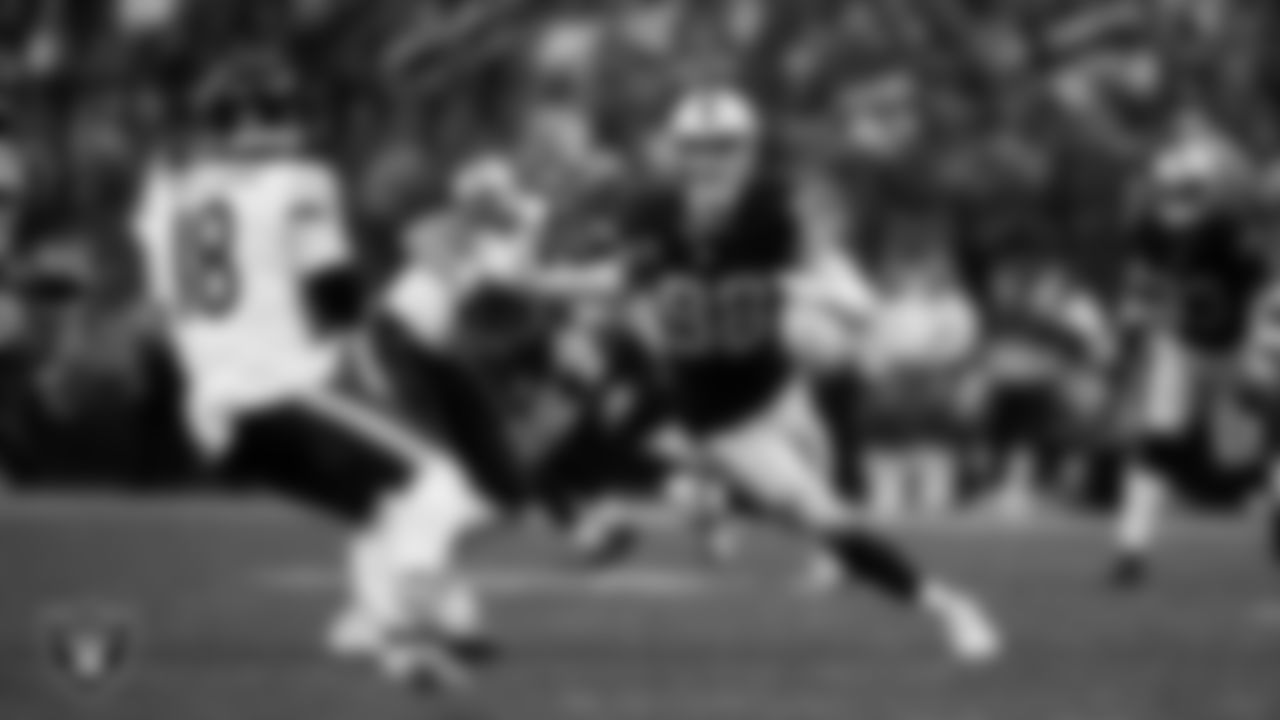 Las Vegas Raiders defensive end Maxx Crosby (98) pressures the quarterback during the regular season home game against the Chicago Bears at Allegiant Stadium.