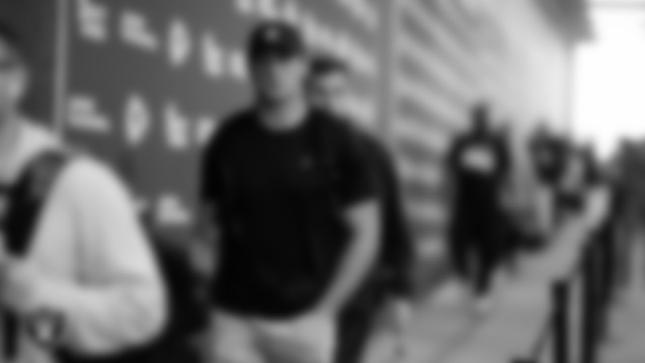 Las Vegas Raiders tight end Brock Bowers (89) arrives to the regular season away game against the Kansas City Chiefs at GEHA Field at Arrowhead Stadium.