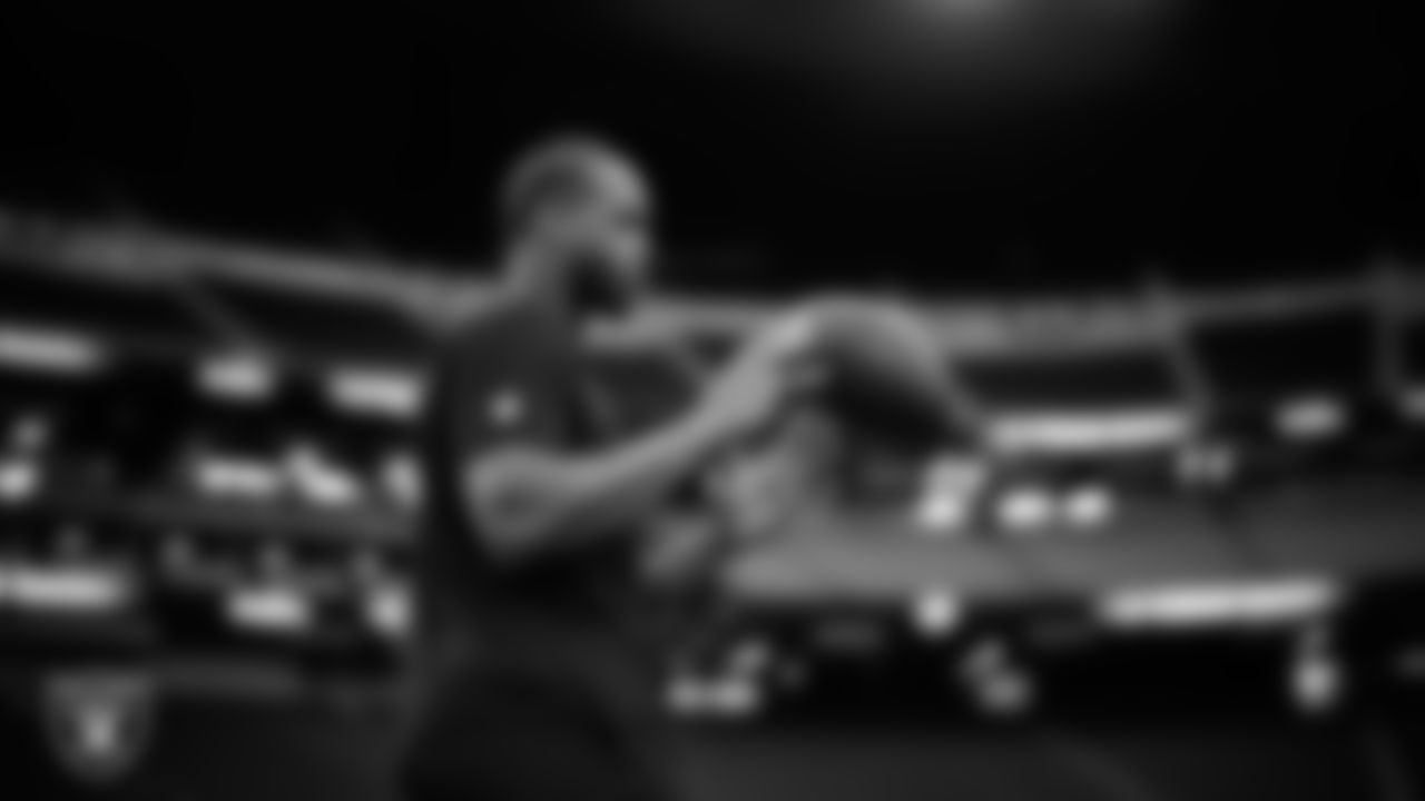 Las Vegas Raiders quarterback Geno Smith (7) warming up before the regular season home game against the Cleveland Browns at Allegiant Stadium.