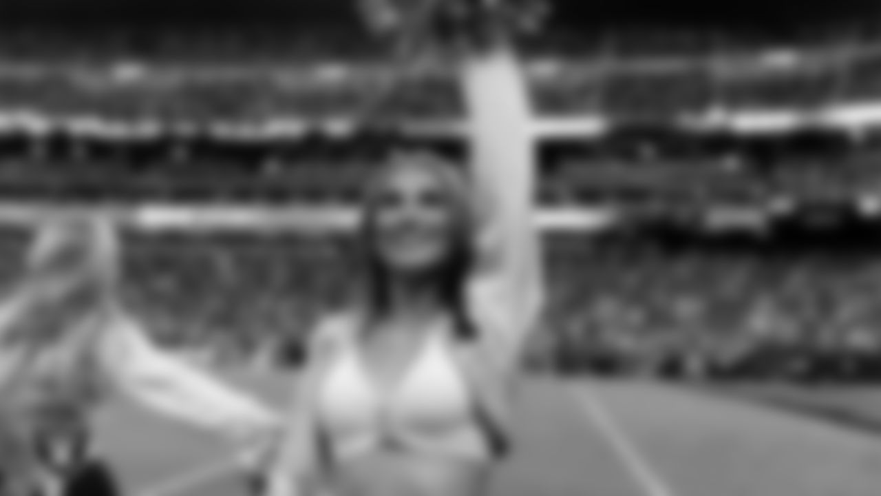 Raiderette Madisyn on the sidelines during the regular season home game against the Tennessee Titans at Allegiant Stadium.