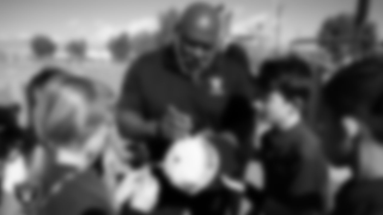 Las Vegas Raiders alumnus Roy Hart signs autographs during the NFL Green's Super Kids-Super Sharing event at the Pearson Community Center.