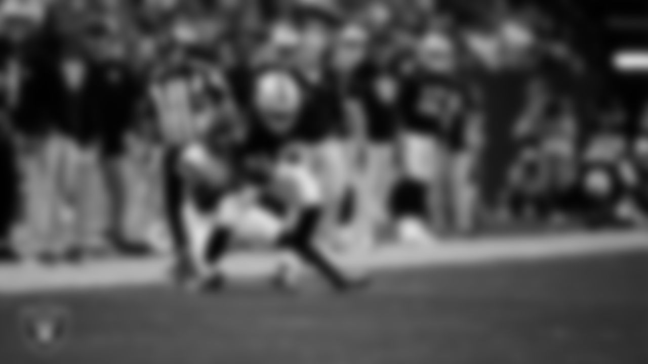 Las Vegas Raiders running back Ashton Jeanty (2) runs after making a catch during the regular season home game against the Denver Broncos at Allegiant Stadium.