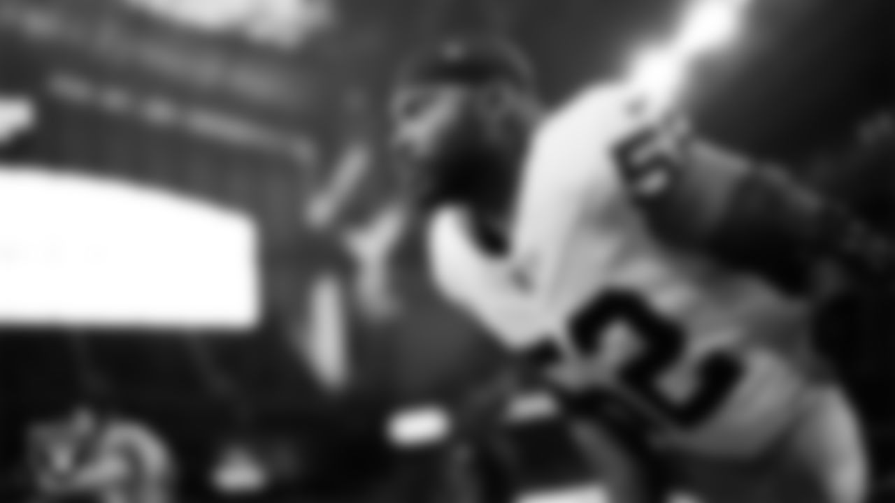 Las Vegas Raiders linebacker Elandon Roberts (52) warming up before the regular season away game against the Indianapolis Colts at Lucas Oil Stadium.