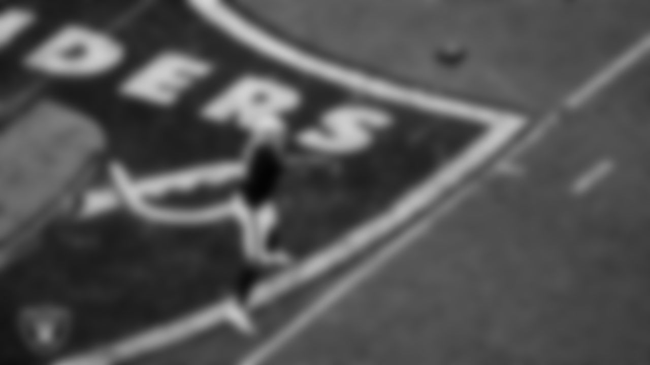 Las Vegas Raiders quarterback Geno Smith (7) passes during the regular season home game against the Tennessee Titans at Allegiant Stadium.