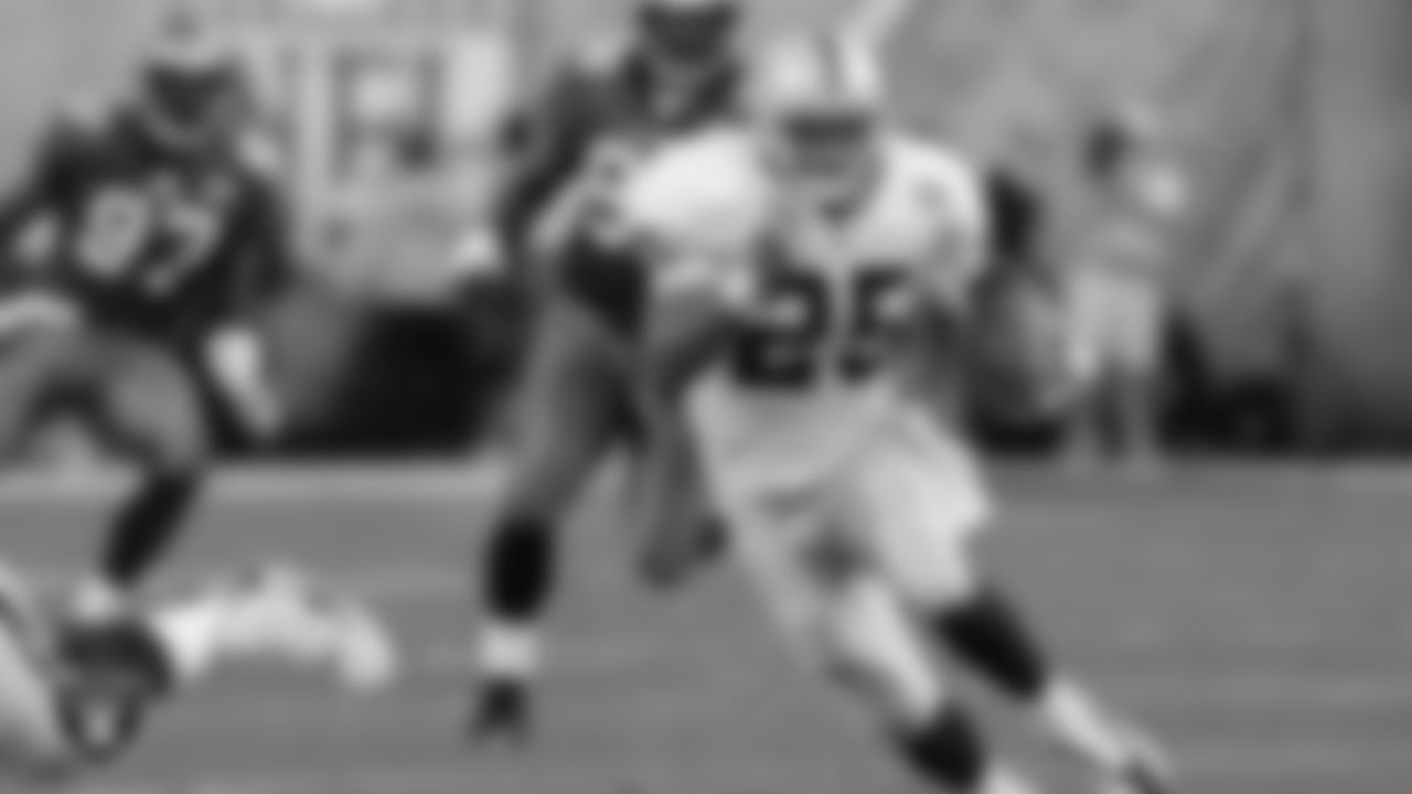Oakland Raiders running back Charlie Garner (25) during Super Bowl XXXVII against the Tampa Bay Buccaneers at Qualcomm Stadium, Sunday, January 26, 2003, in San Diego, Calif.