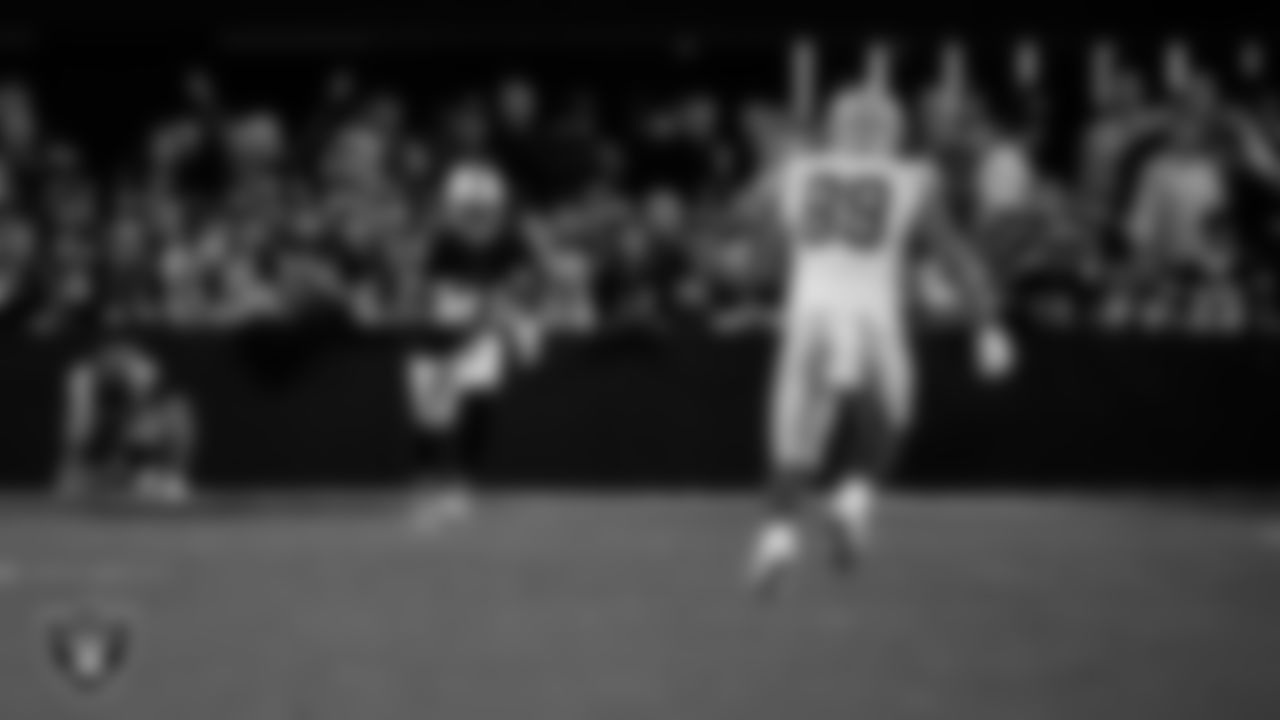 Las Vegas Raiders running back Raheem Mostert (31) returns a kickoff during the regular season home game against the Dallas Cowboys at Allegiant Stadium.