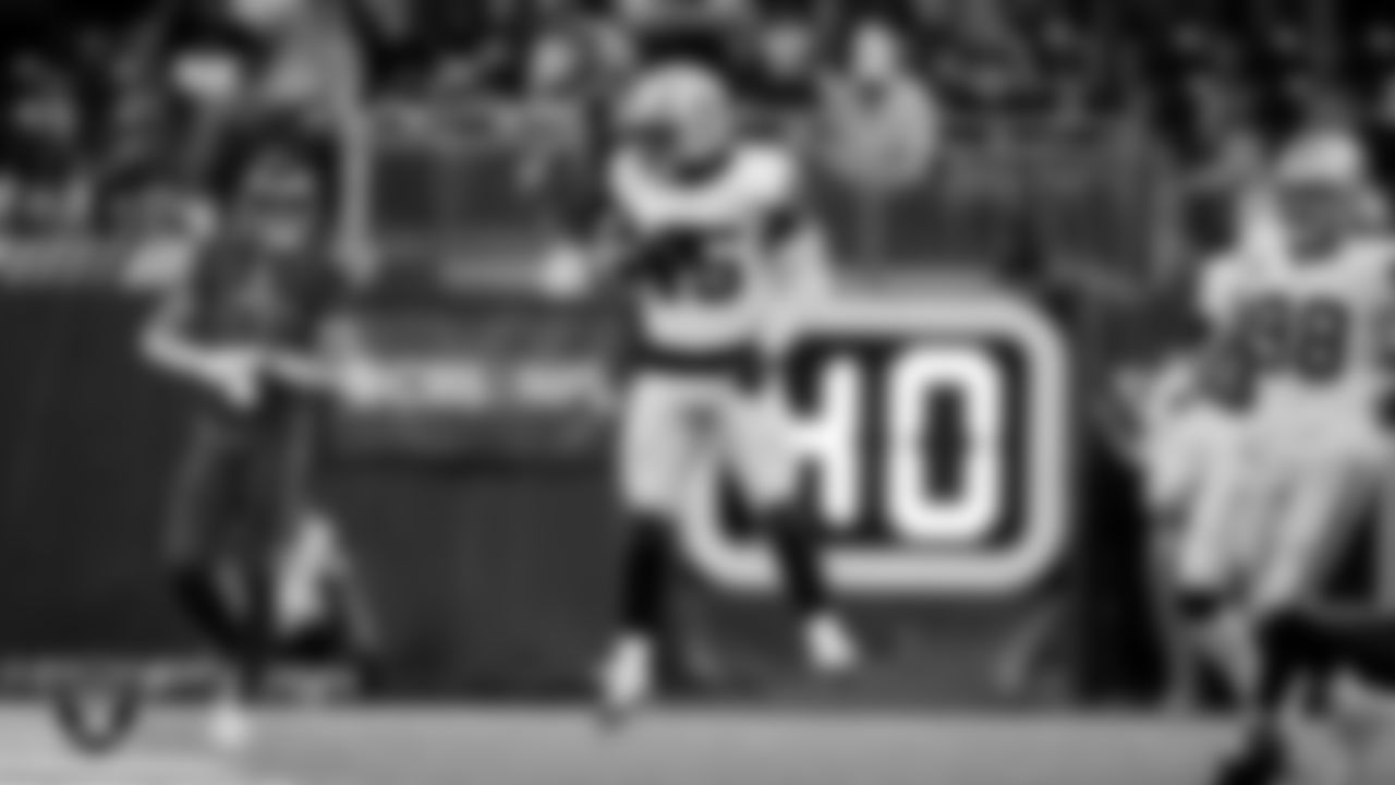 Las Vegas Raiders linebacker Devin White (45) during the regular season away game against the Houston Texans at NRG Stadium.