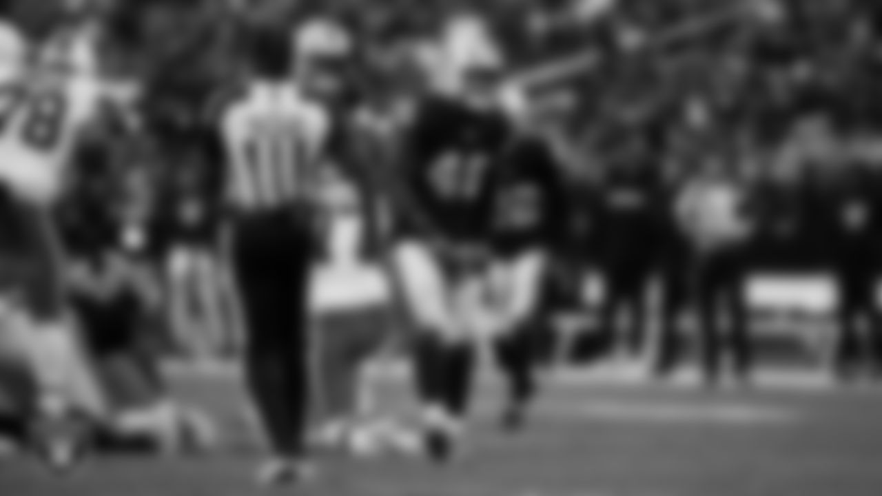 Las Vegas Raiders linebacker Devin White (45) celebrates after making a tackle during the regular season home game against the Cleveland Browns at Allegiant Stadium.