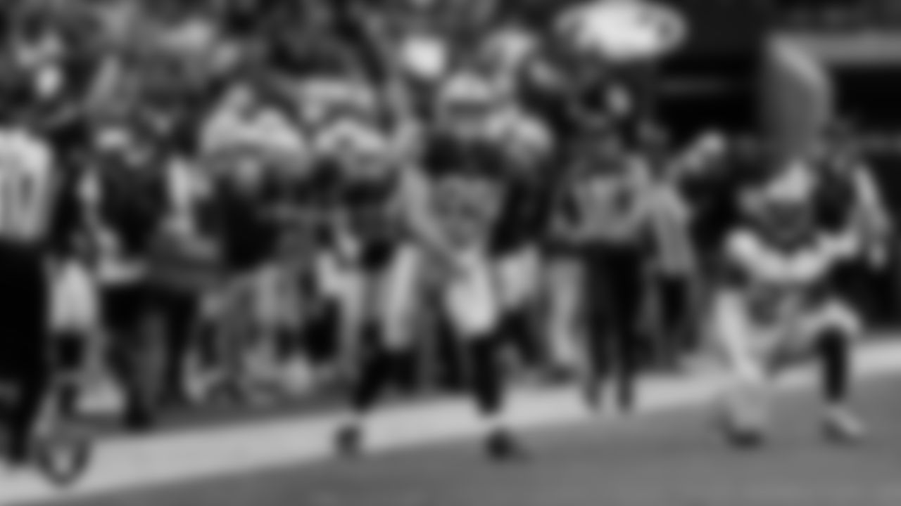 Las Vegas Raiders tight end Brock Bowers (89) celebrates after making a catch during the preseason home game against the San Francisco 49ers at Allegiant Stadium.