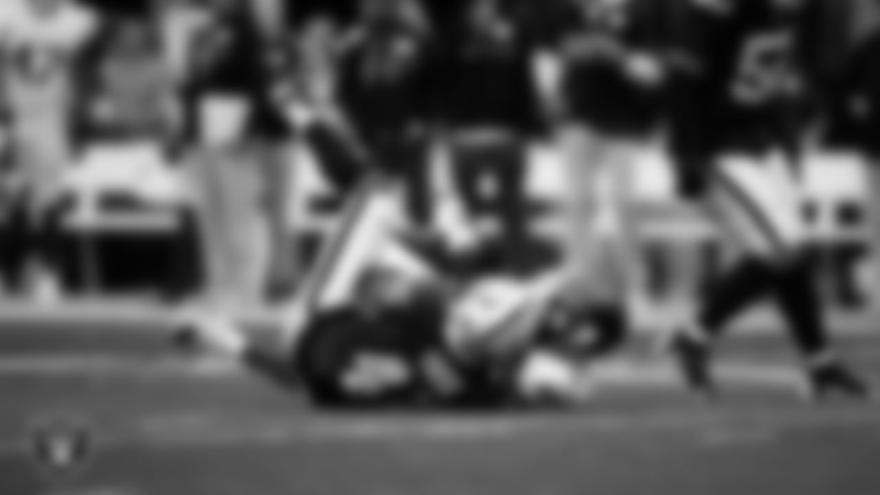 Las Vegas Raiders linebacker Devin White (45) makes a tackle during the regular season home game against the New York Giants at Allegiant Stadium.