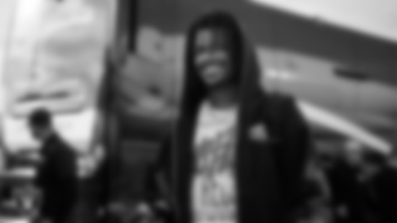 Las Vegas Raiders cornerback Darien Porter (26) departs for the regular season away game against the Denver Broncos.