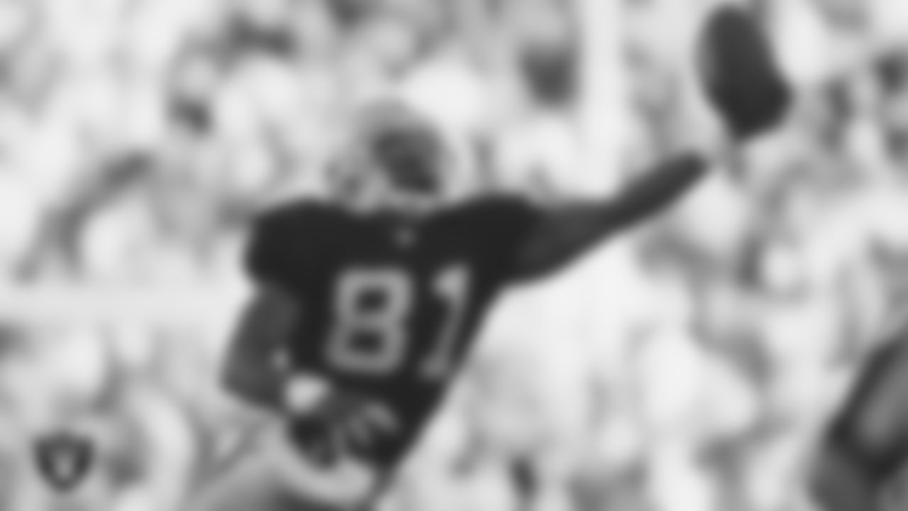 Oakland Raiders wide receiver Tim Brown (81) during the regular season away game against the Tampa Bay Buccaneers at Houlihans Stadium, Sunday, November 10, 1996, in Tampa, Fla.