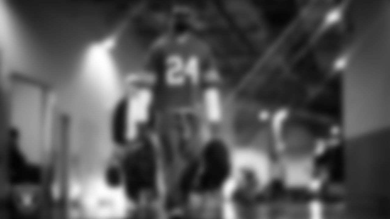 Las Vegas Raiders running back Raheem Mostert (31) arrives to the regular season away game against the Los Angeles Chargers at SoFi Stadium.