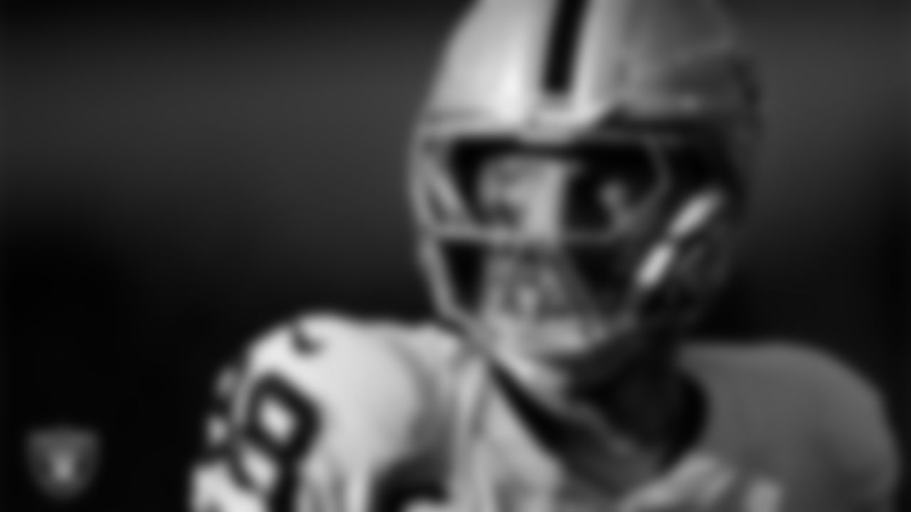 Las Vegas Raiders defensive end Maxx Crosby (98) on the field during the regular season away game against the Philadelphia Eagles at Lincoln Financial Field.