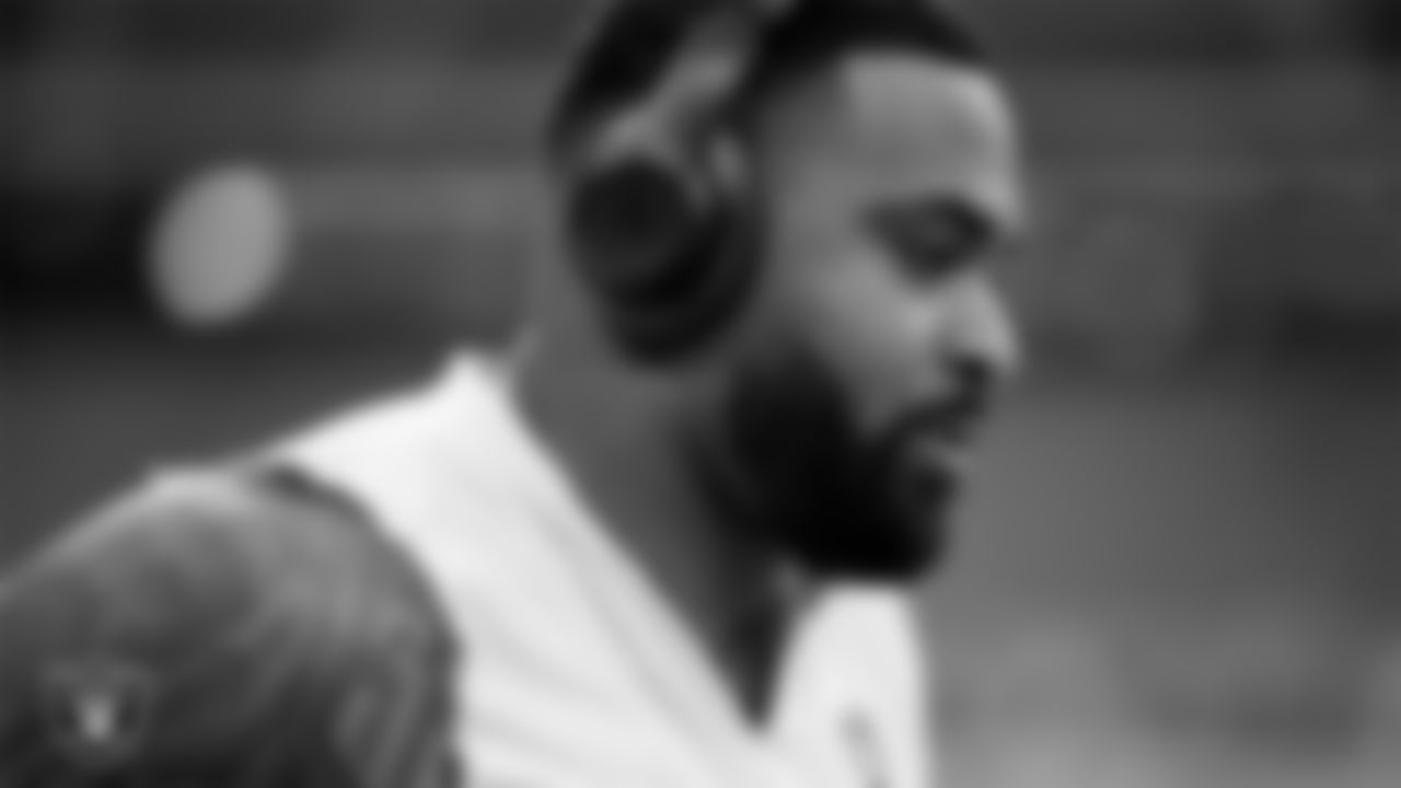 Las Vegas Raiders linebacker Jamal Adams (33) warming up before the regular season away game against the Houston Texans at NRG Stadium.