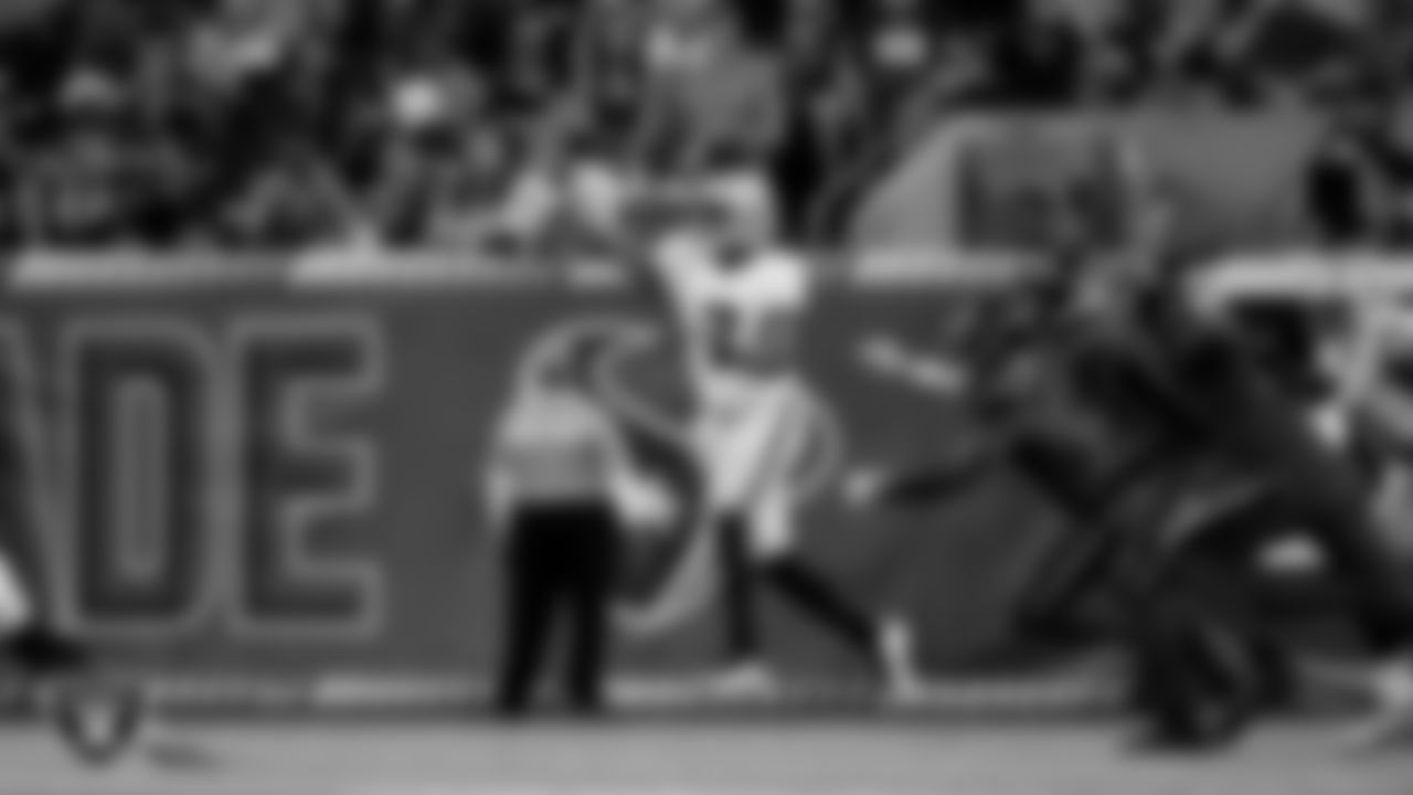 Las Vegas Raiders quarterback Geno Smith (7) during the regular season away game against the Houston Texans at NRG Stadium.