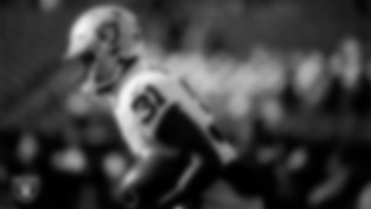 Las Vegas Raiders running back Raheem Mostert (31) warming up before the regular season away game against the Philadelphia Eagles at Lincoln Financial Field.