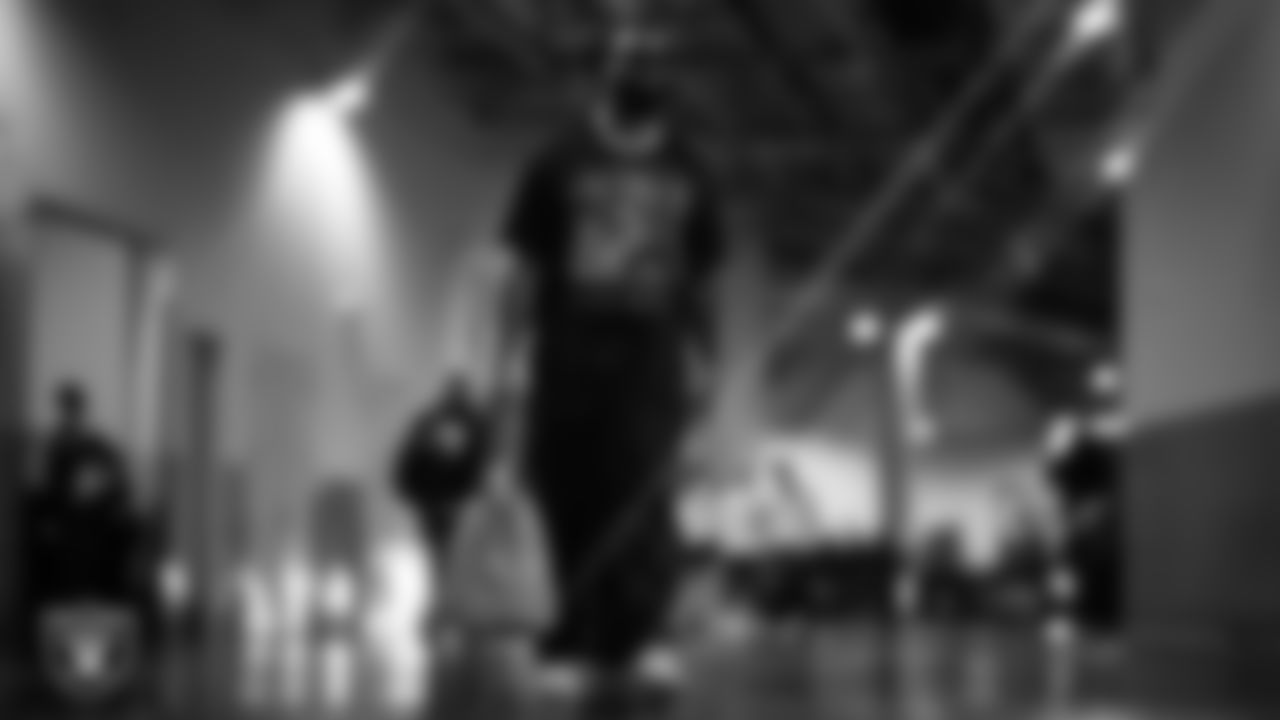 Las Vegas Raiders tight end Ian Thomas (80) arrives to the regular season away game against the Los Angeles Chargers at SoFi Stadium.