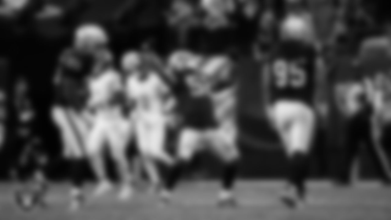 Las Vegas Raiders linebacker Elandon Roberts (52) celebrates on the field during the regular season home game against the Tennessee Titans at Allegiant Stadium.